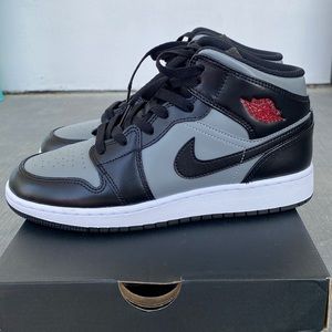 Jordan 1 Mid Shadow Red.